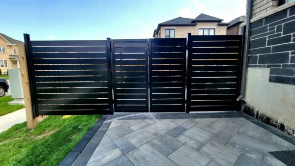 Aluminum Privacy Screen Installed in Texas