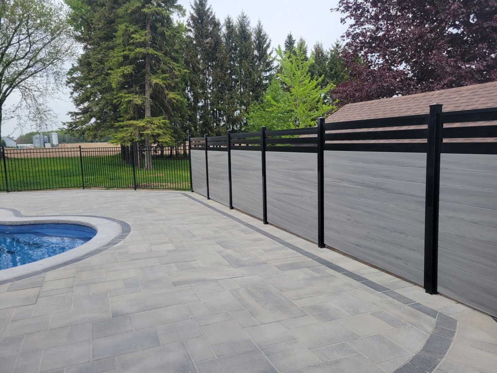 Aluminum Vinyl Privacy Screen Installed in USA